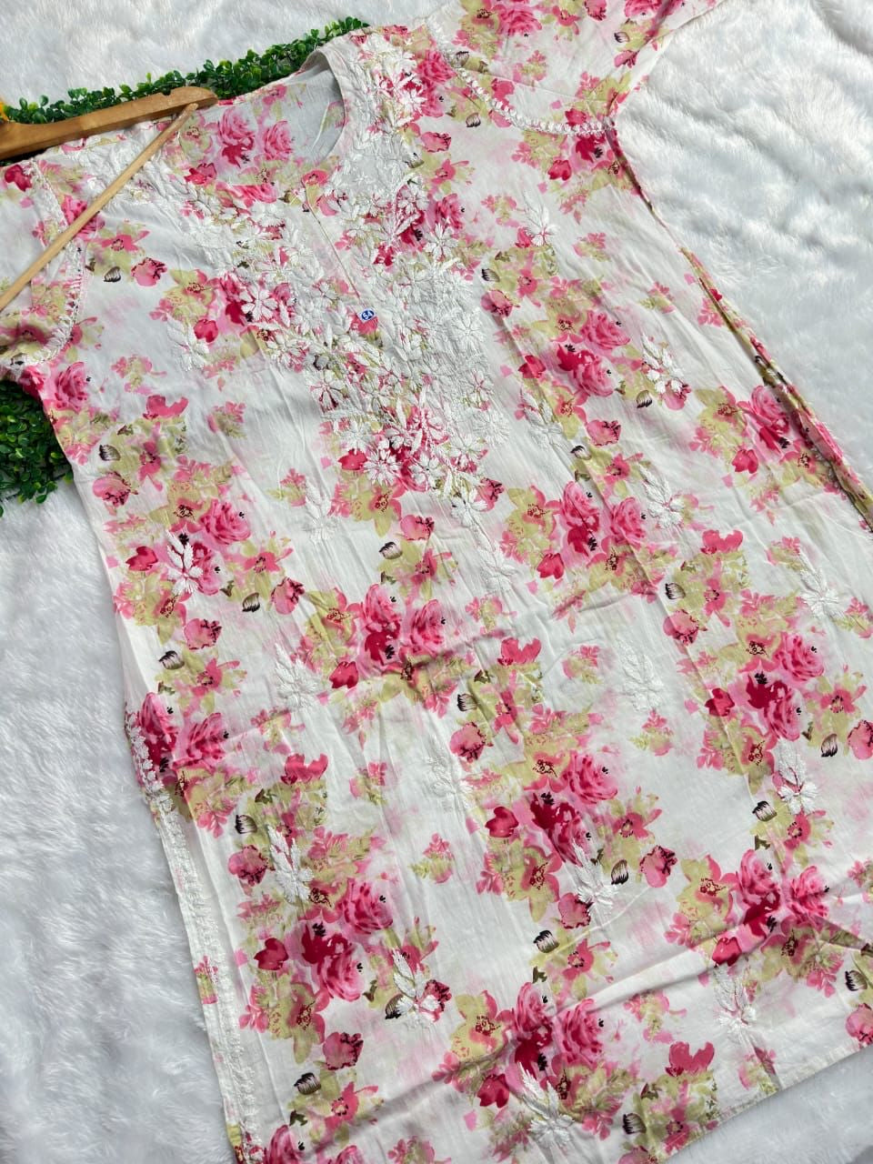 Yazi Chikankari Set