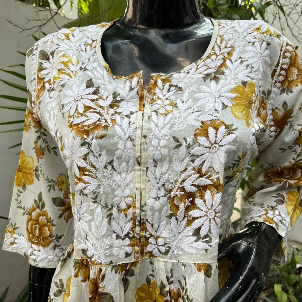 Naira Chikankari Mulmul Top