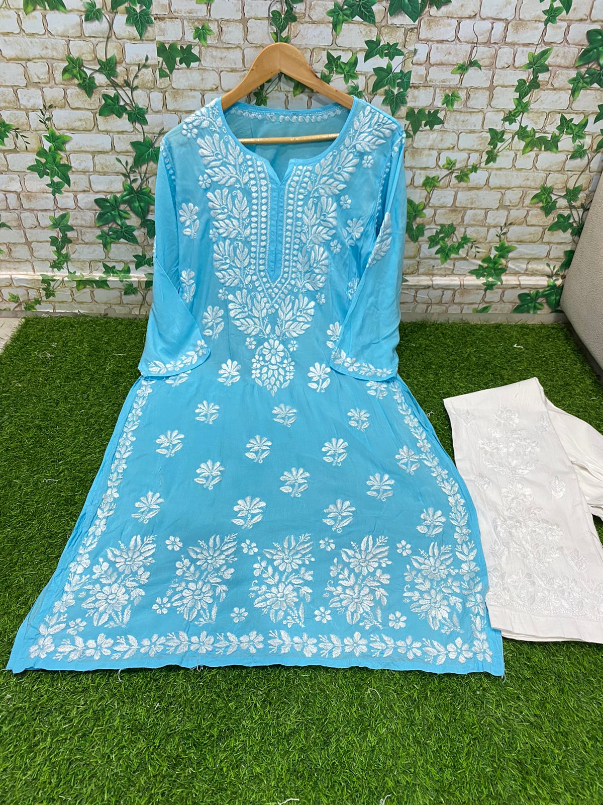 Mahnoor Chikankari Kurta