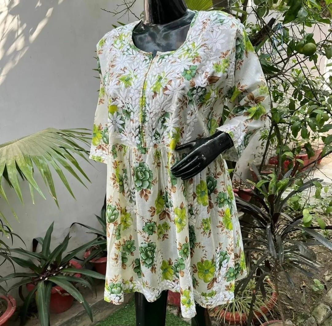 Naira Chikankari Mulmul Top