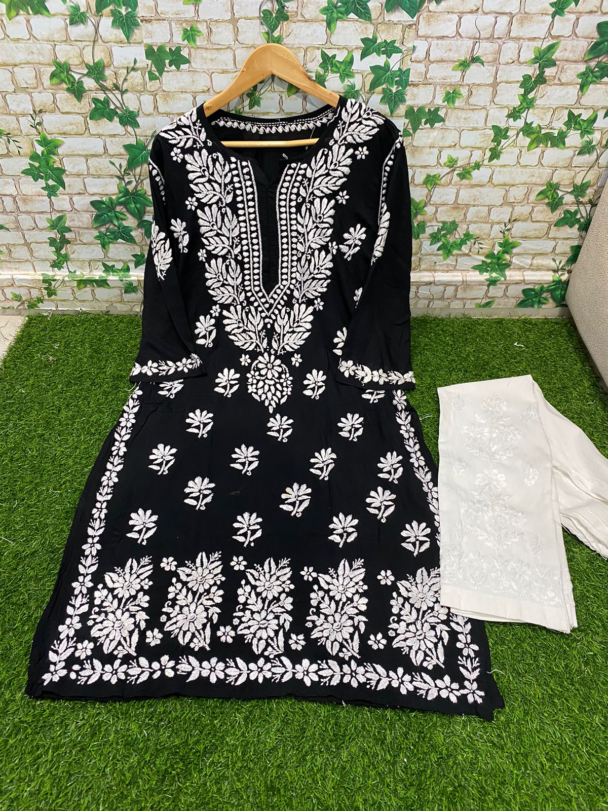 Mahnoor Chikankari Kurta