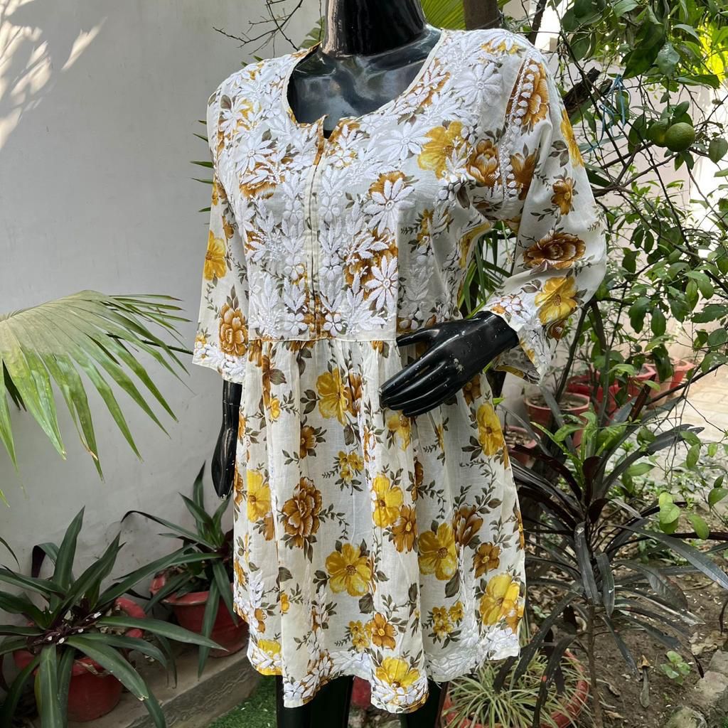 Naira Chikankari Mulmul Top