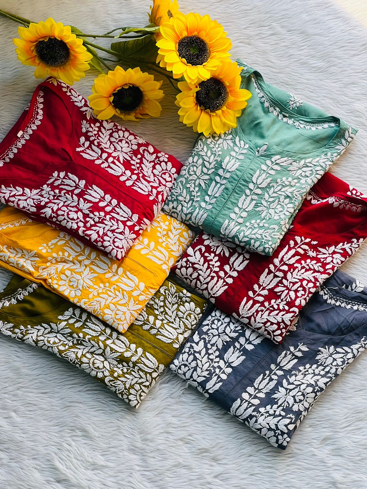 Zaha Chikankari Kurta/Set