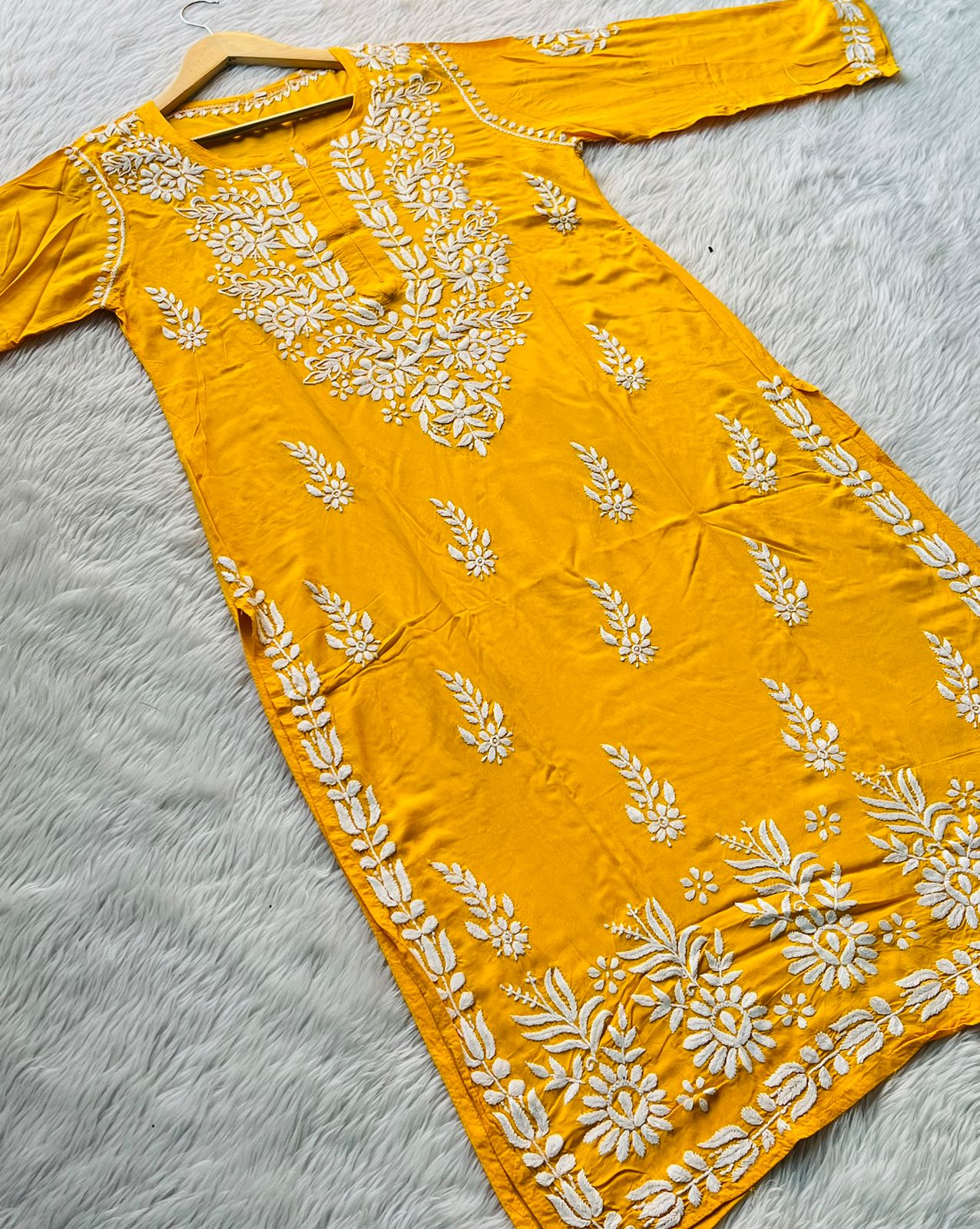 Zaha Chikankari Kurta/Set