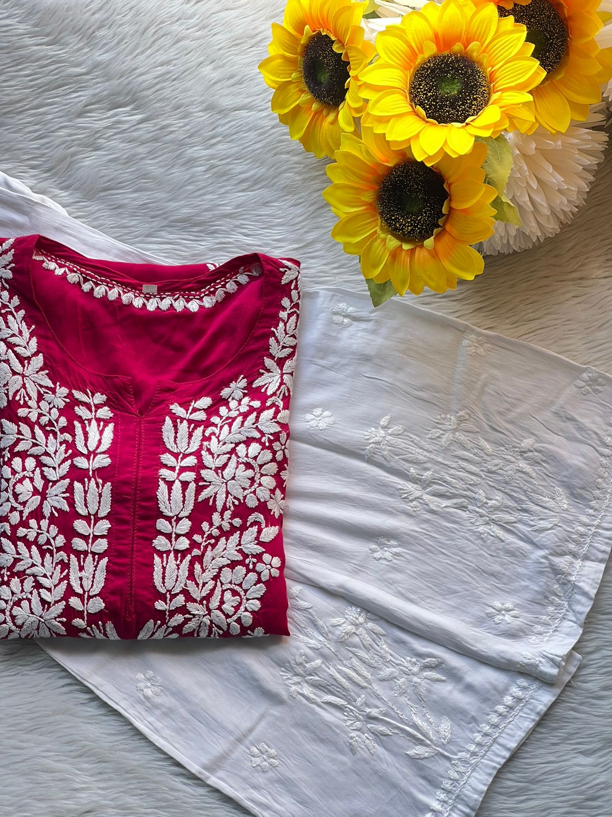 Zaha Chikankari Kurta/Set