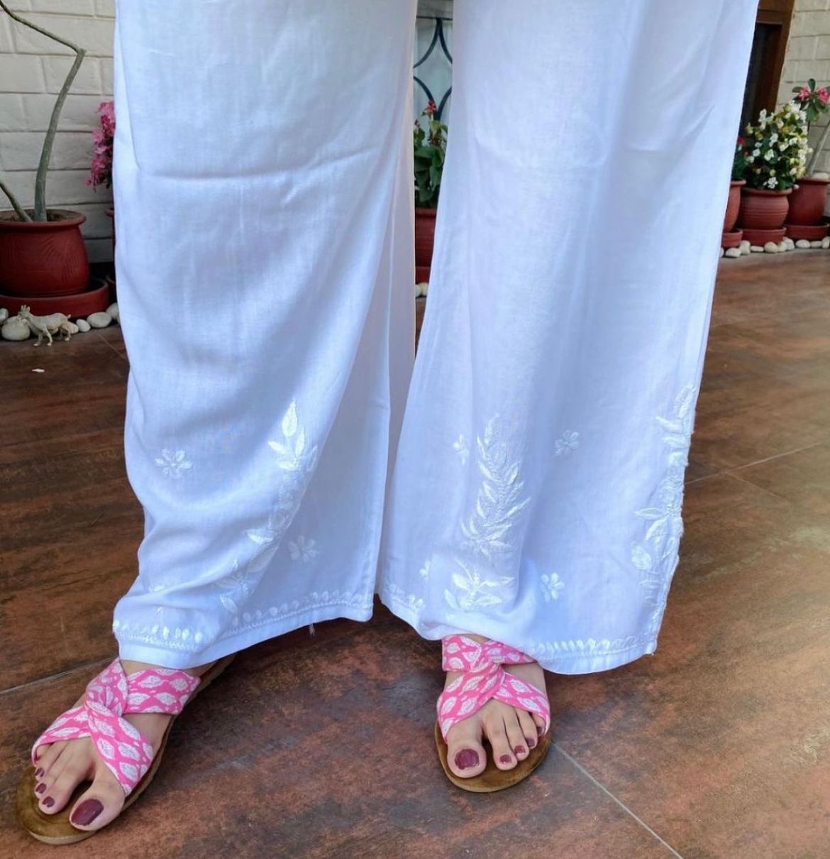 Zaha Chikankari Kurta/Set